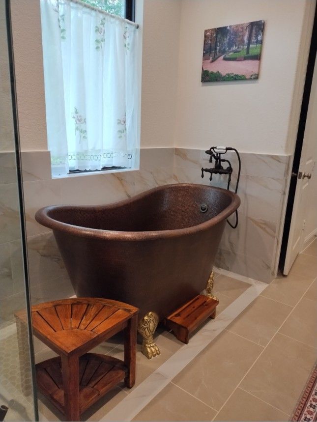 Standalone copper bath tub